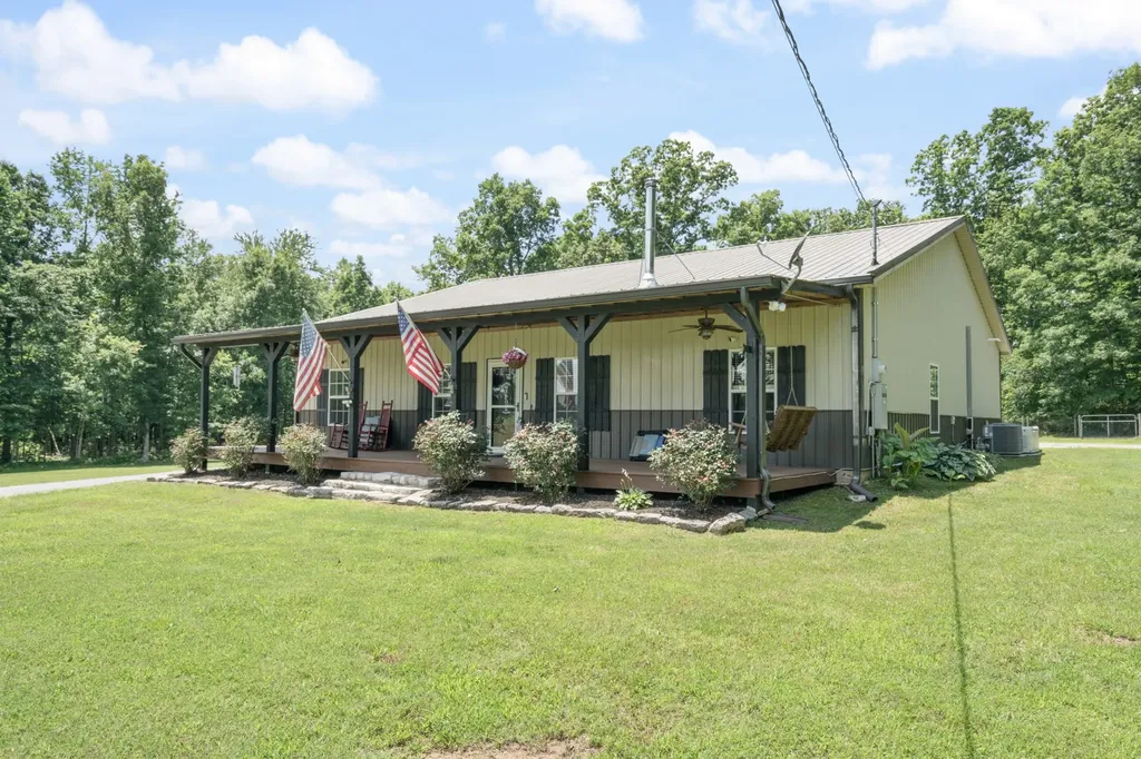 1150 Old Blacktop Road Mc Ewen TN 37101