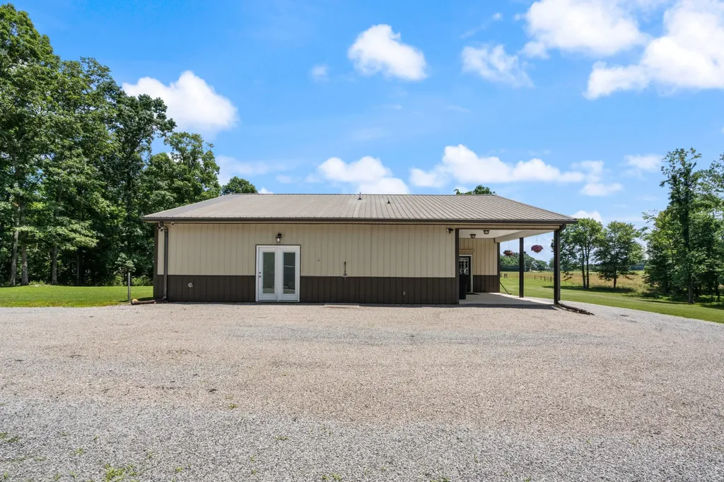 1150 Old Blacktop Road Mc Ewen TN 37101