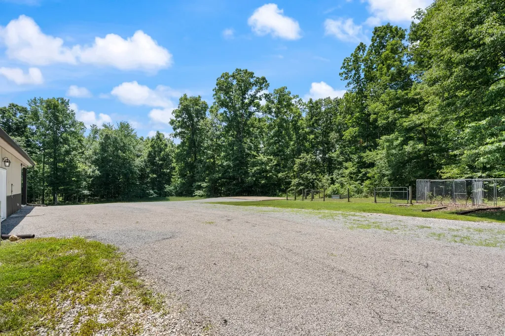 1150 Old Blacktop Road Mc Ewen TN 37101