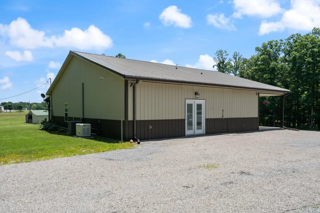 1150 Old Blacktop Road Mc Ewen TN 37101