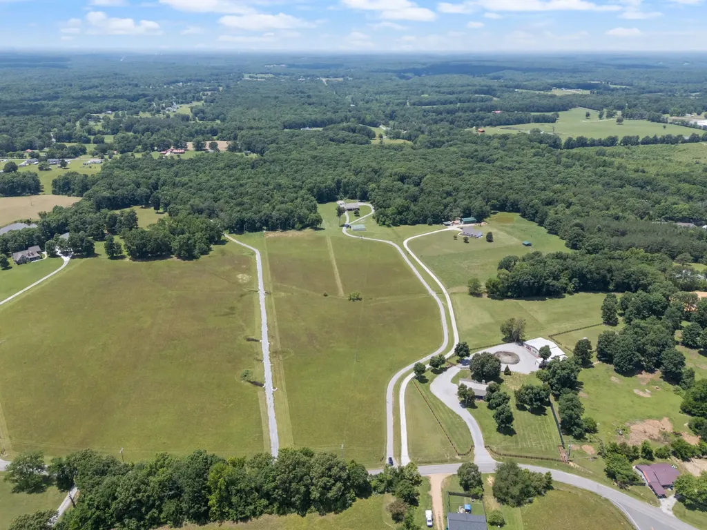1150 Old Blacktop Road Mc Ewen TN 37101