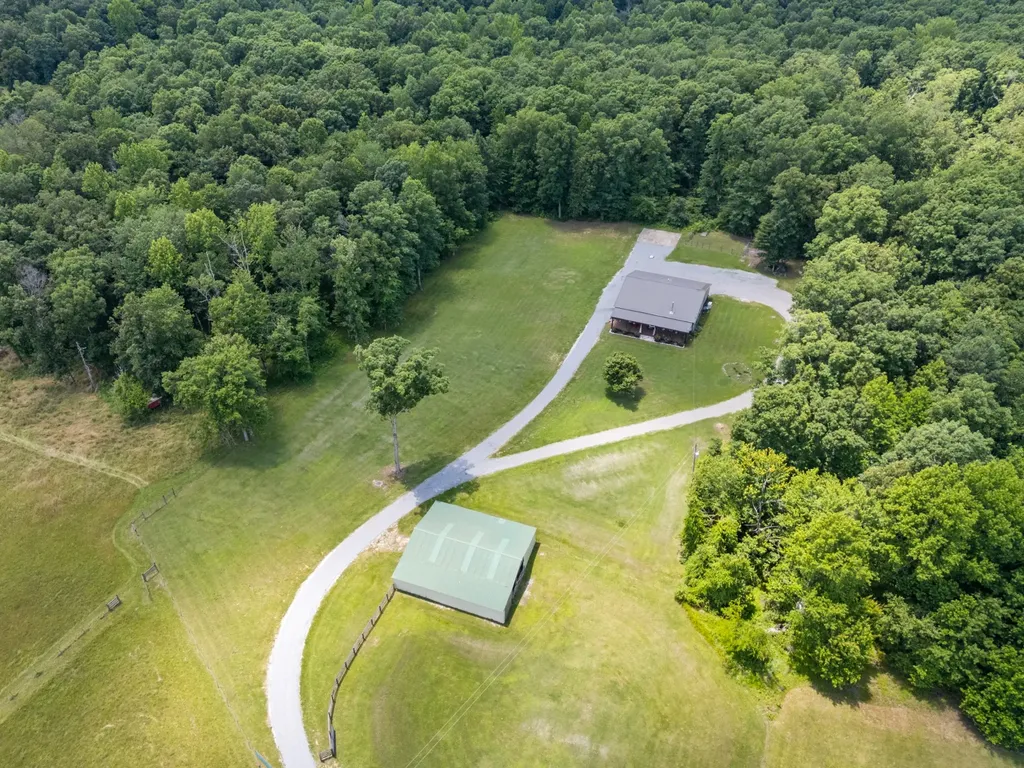1150 Old Blacktop Road Mc Ewen TN 37101