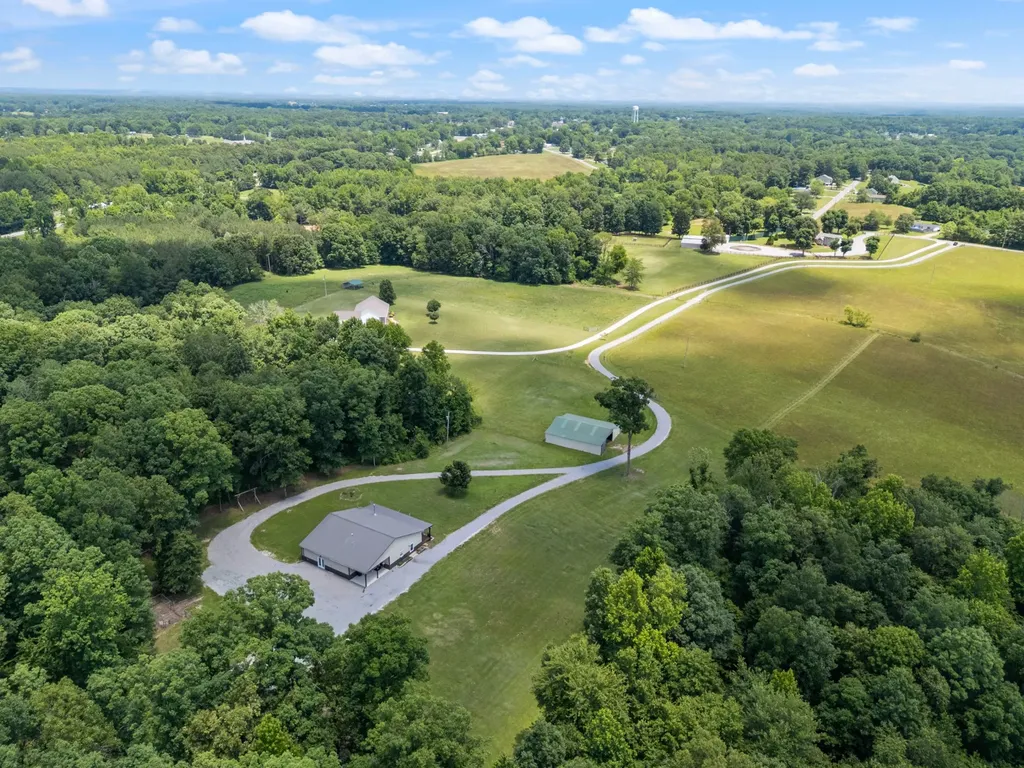 1150 Old Blacktop Road Mc Ewen TN 37101
