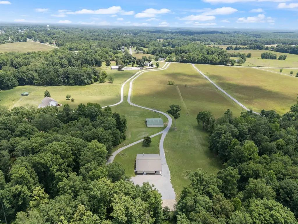 1150 Old Blacktop Road Mc Ewen TN 37101