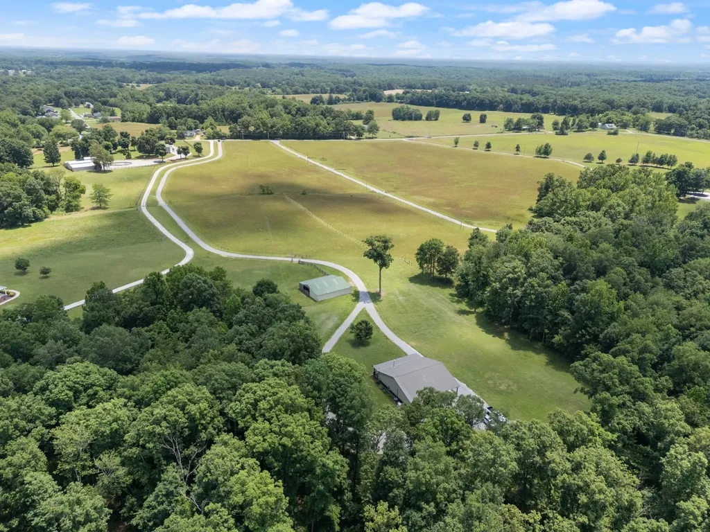 1150 Old Blacktop Road Mc Ewen TN 37101