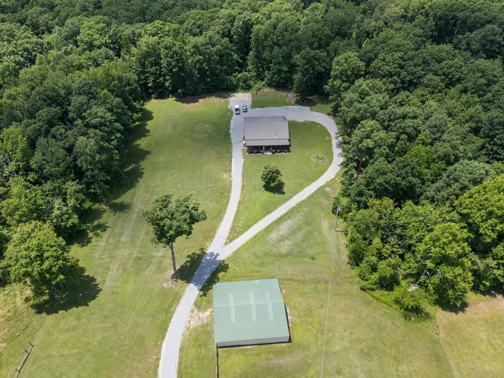 1150 Old Blacktop Road Mc Ewen TN 37101