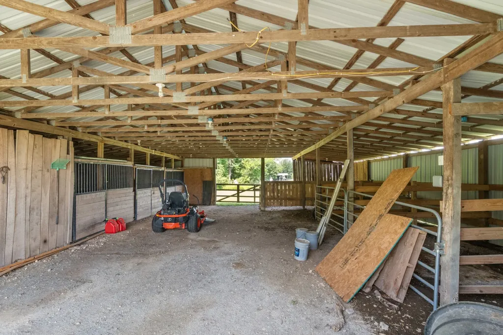 1150 Old Blacktop Road Mc Ewen TN 37101