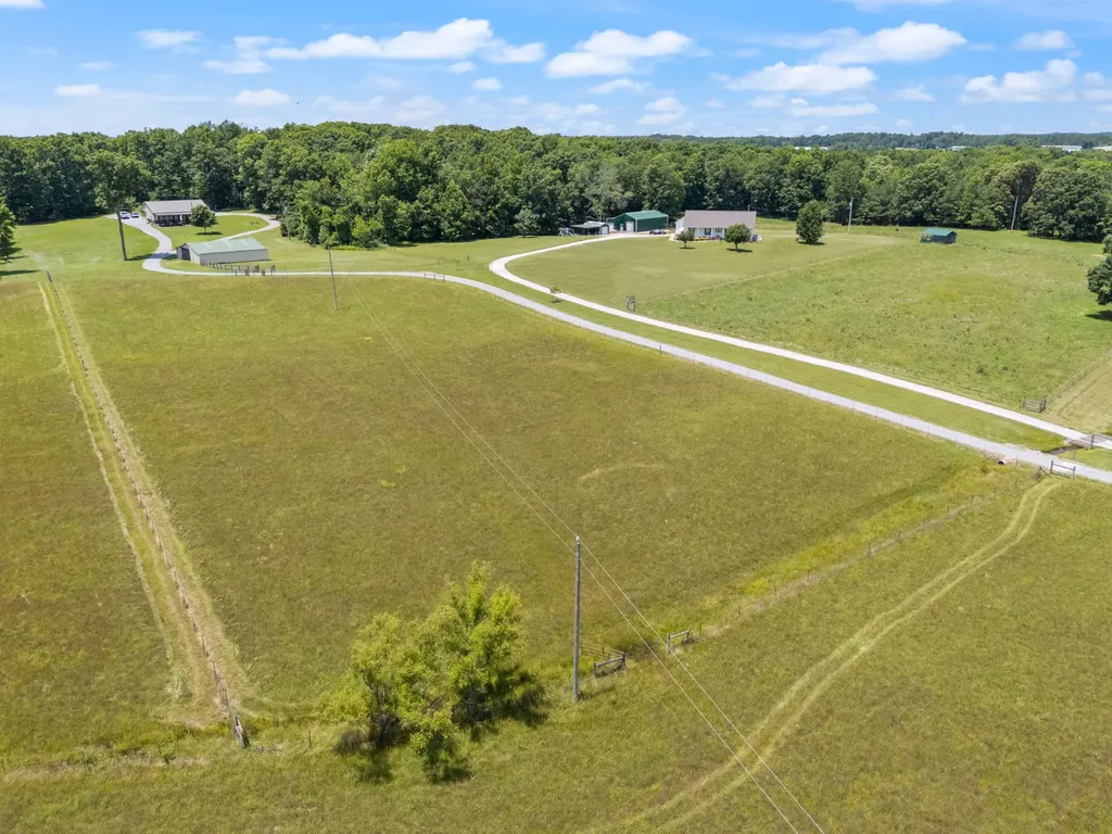 1150 Old Blacktop Road Mc Ewen TN 37101