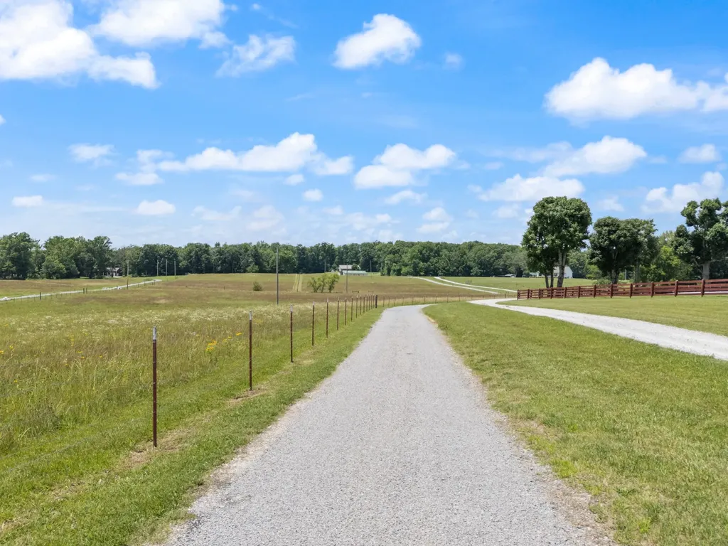 1150 Old Blacktop Road Mc Ewen TN 37101