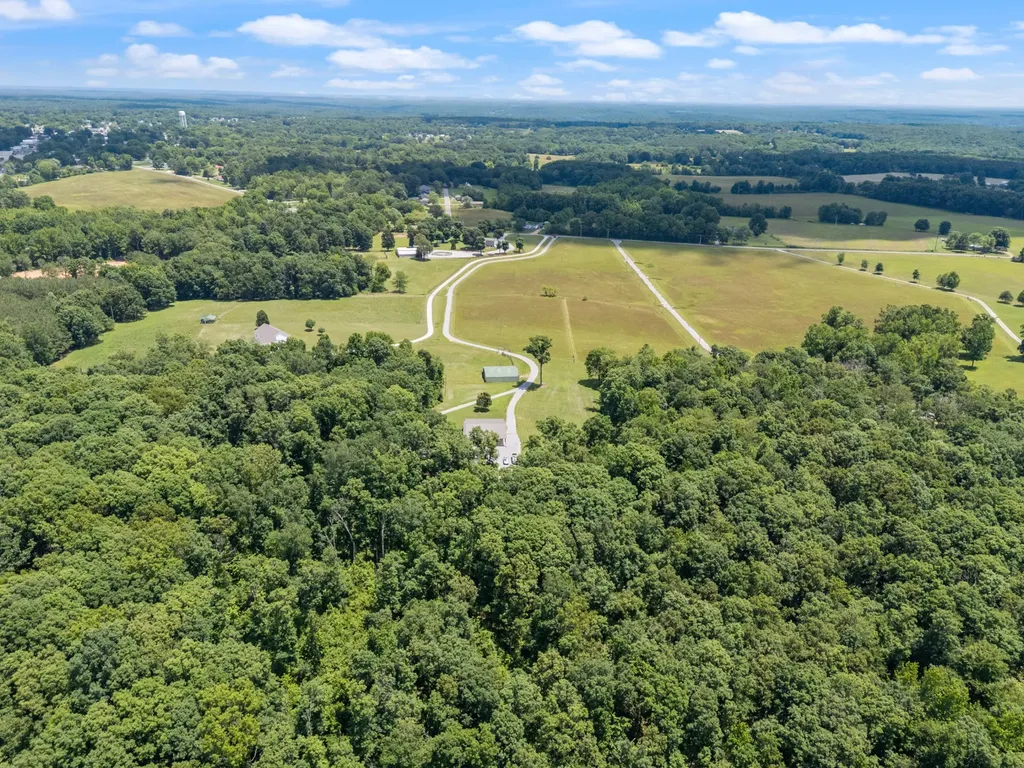 1150 Old Blacktop Road Mc Ewen TN 37101