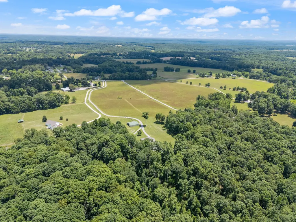 1150 Old Blacktop Road Mc Ewen TN 37101
