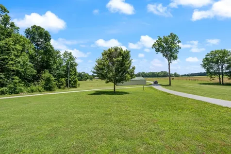 1150 Old Blacktop Road Mc Ewen TN 37101