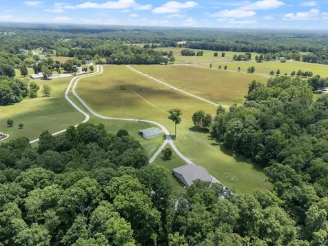 1150 Old Blacktop Road Mc Ewen TN 37101