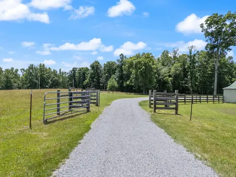 1150 Old Blacktop Road Mc Ewen TN 37101