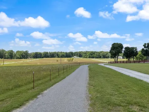 1150 Old Blacktop Road Mc Ewen TN 37101