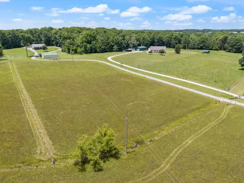 1150 Old Blacktop Road Mc Ewen TN 37101