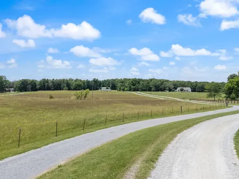 1150 Old Blacktop Road Mc Ewen TN 37101