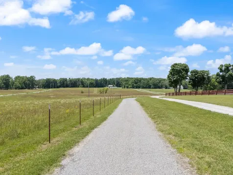 1150 Old Blacktop Road Mc Ewen TN 37101