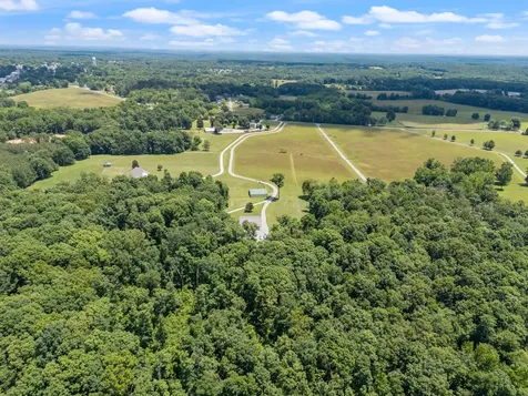 1150 Old Blacktop Road Mc Ewen TN 37101
