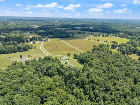 1150 Old Blacktop Road Mc Ewen TN 37101