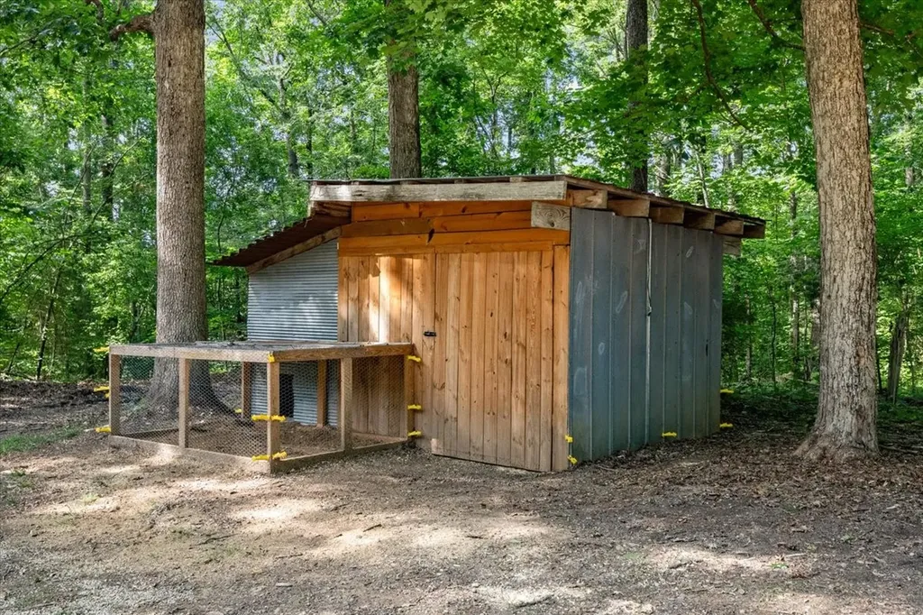 10808 Missionary Ridge Road Bon Aqua TN 37025