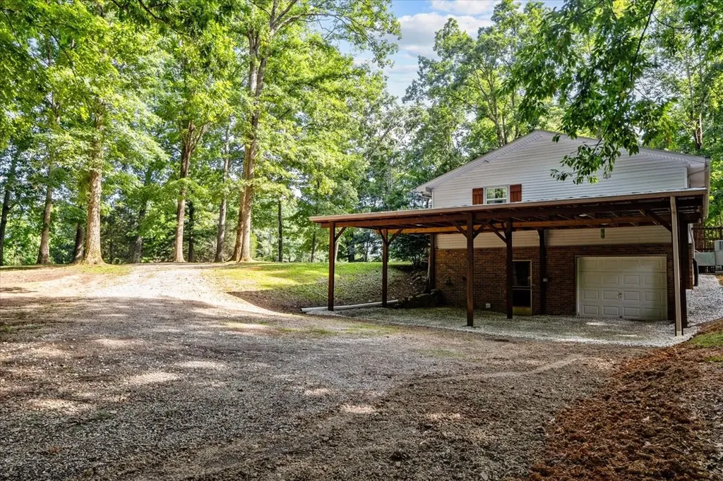 10808 Missionary Ridge Road Bon Aqua TN 37025
