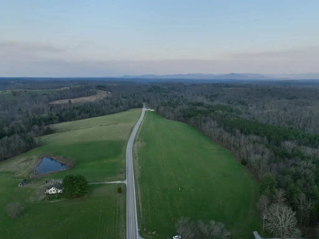 2 Nashville Highway Deer Lodge TN 37726