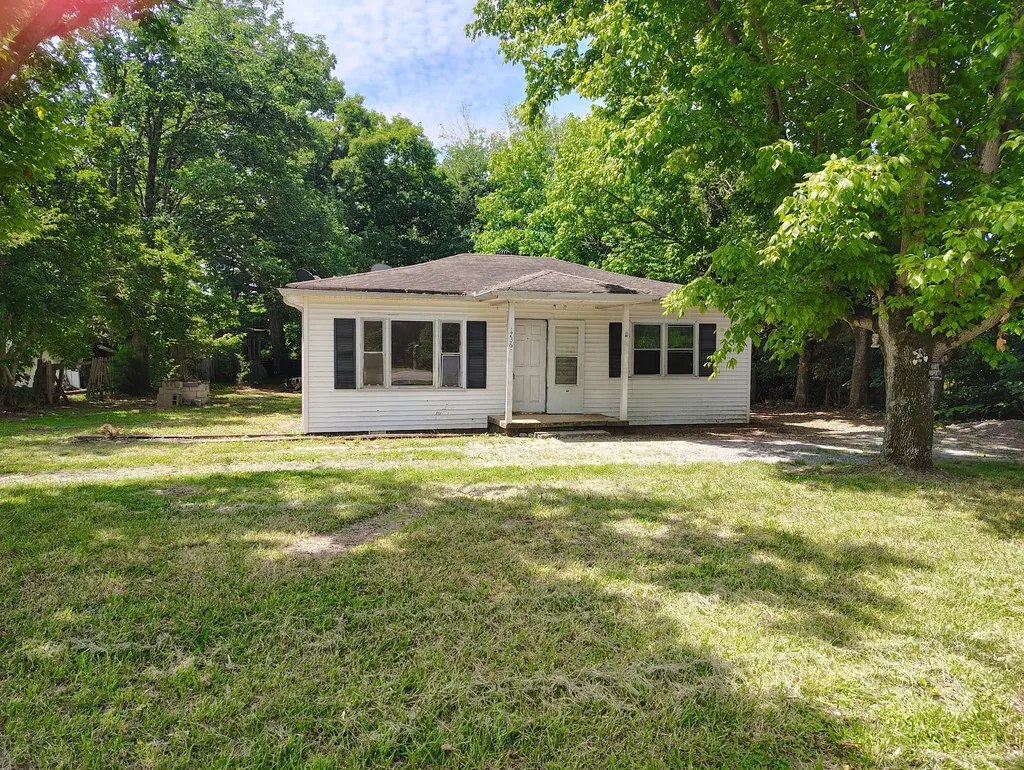 1736 Fairfield Road Westmoreland TN 37186
