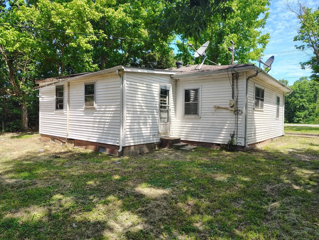 1736 Fairfield Road Westmoreland TN 37186