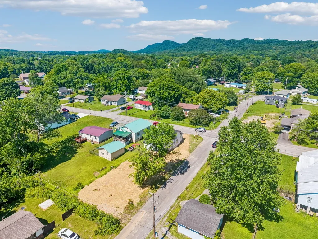 300 Athens Pike Etowah TN 37331