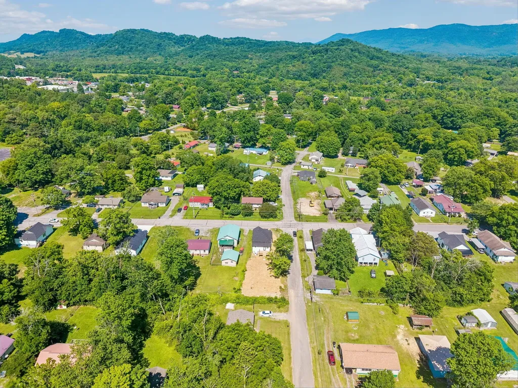 300 Athens Pike Etowah TN 37331