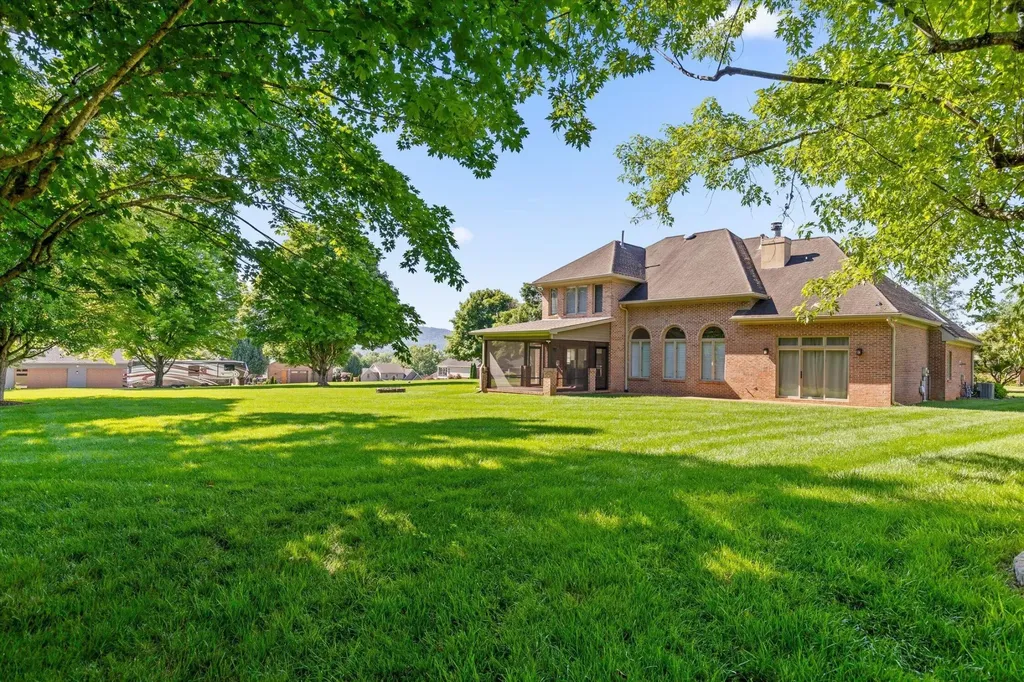 7729 Diamondhead Drive Ooltewah TN 37363
