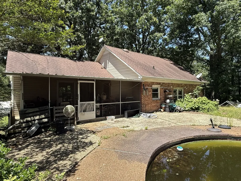 4642 Highway 43, N Summertown TN 38483