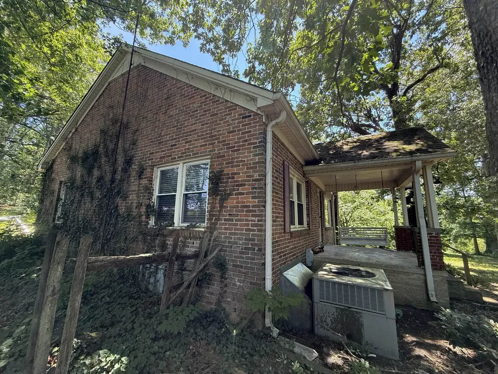 4642 Highway 43, N Summertown TN 38483