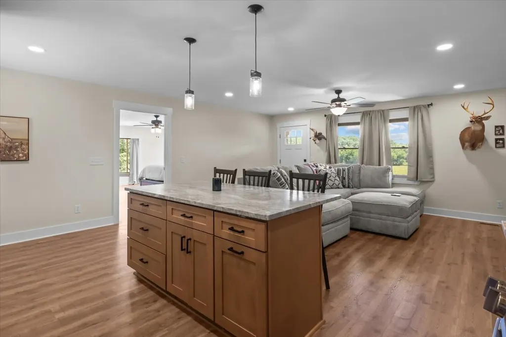 3456 Hurricane Creek Road Mc Ewen TN 37101
