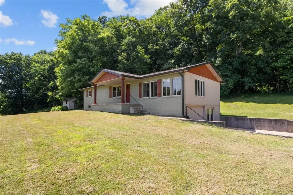 3456 Hurricane Creek Road Mc Ewen TN 37101