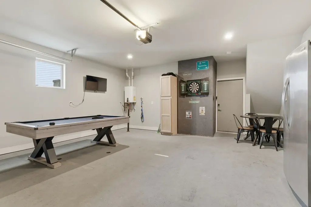 1000E W Trinity Lane Nashville TN 37218