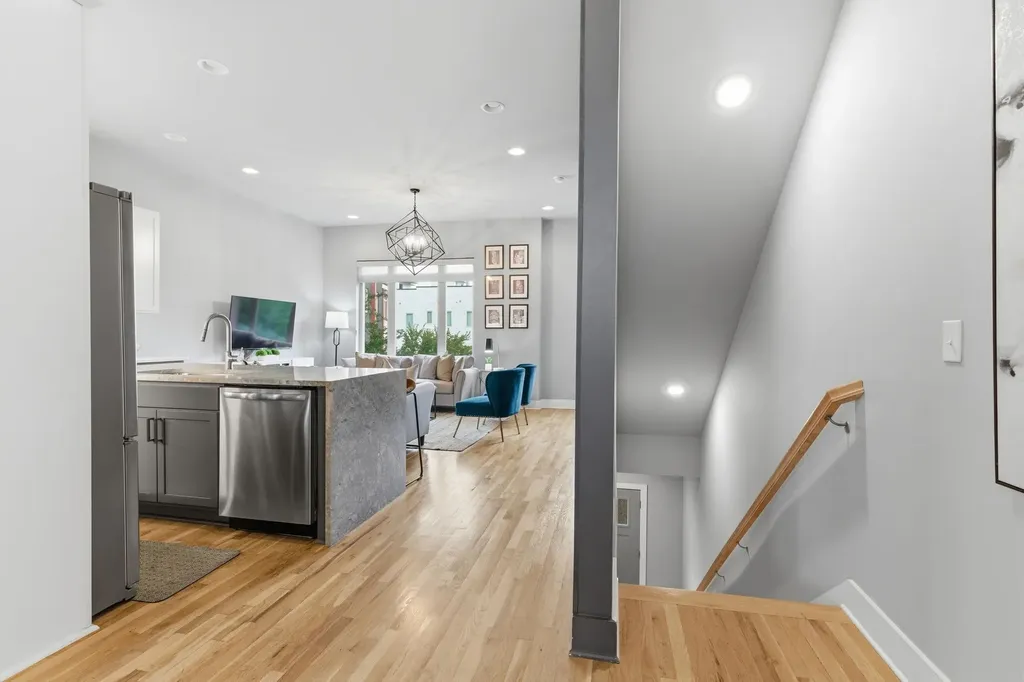 1000E W Trinity Lane Nashville TN 37218