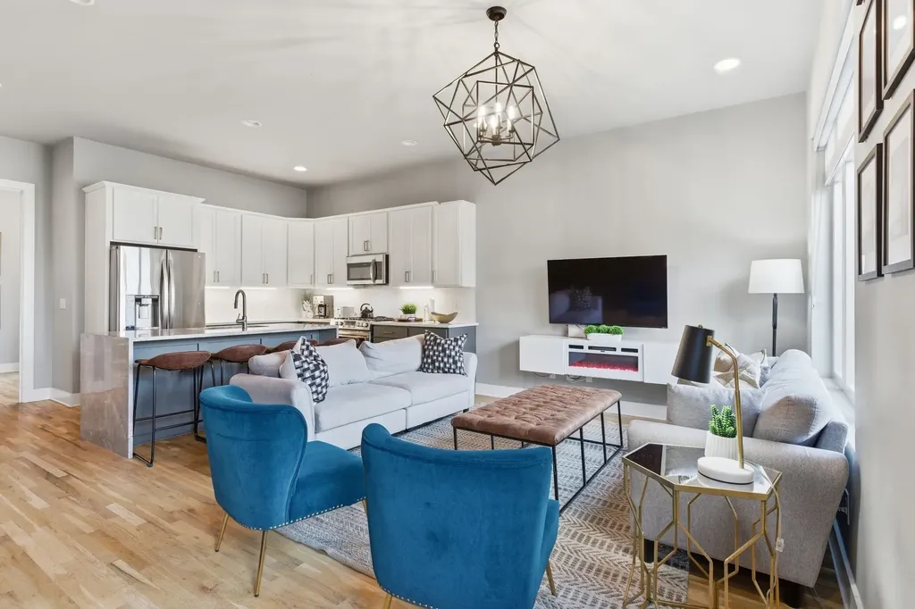 1000E W Trinity Lane Nashville TN 37218