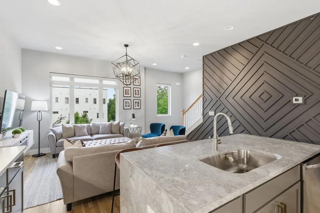 1000E W Trinity Lane Nashville TN 37218