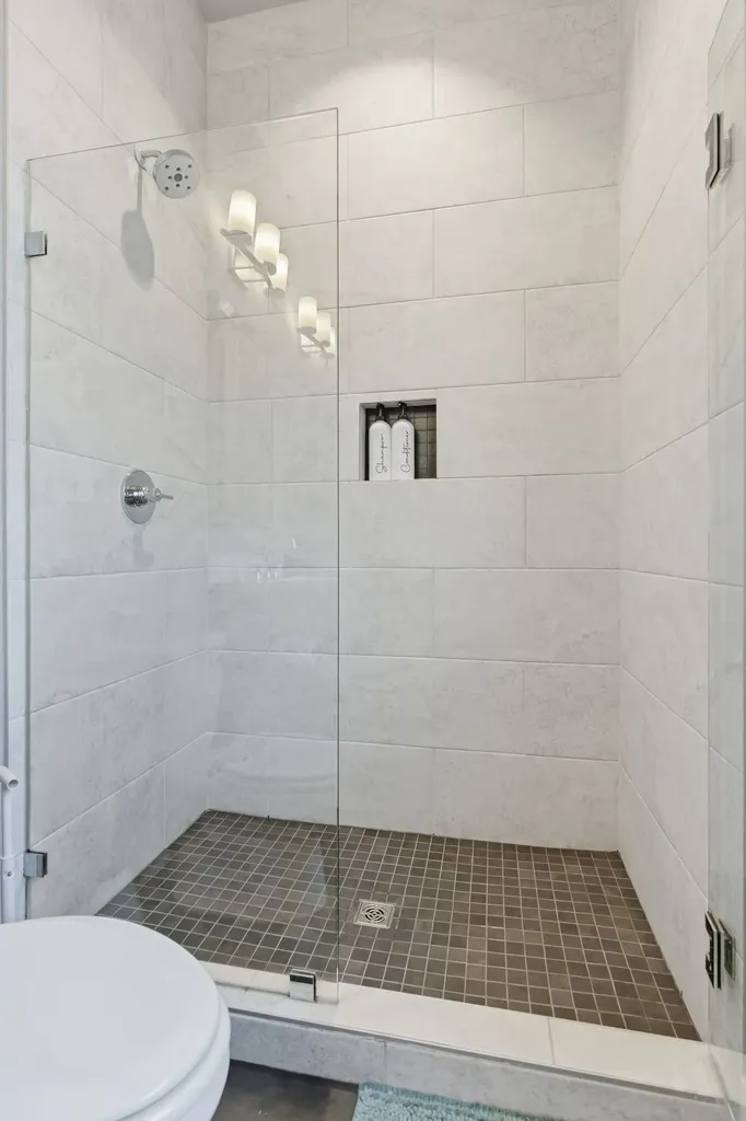 1000E W Trinity Lane Nashville TN 37218