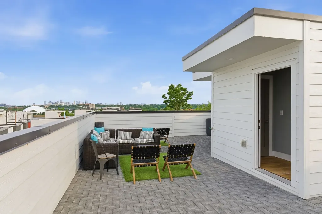 1000E W Trinity Lane Nashville TN 37218