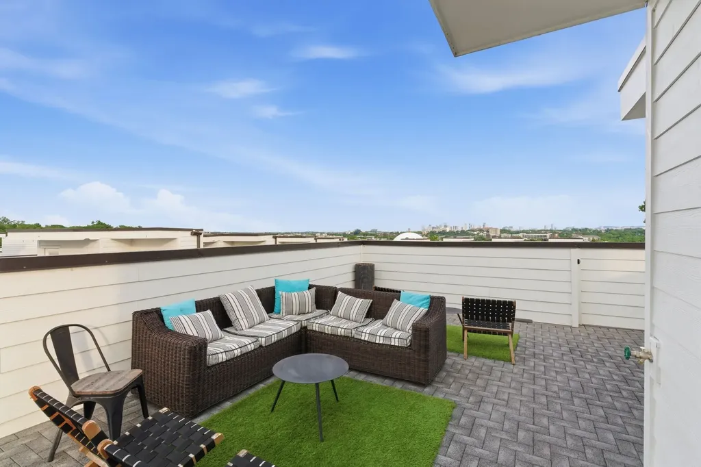 1000E W Trinity Lane Nashville TN 37218