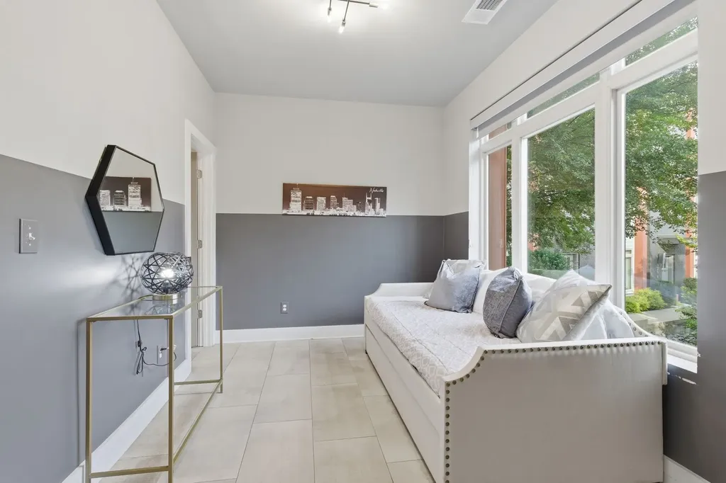1000E W Trinity Lane Nashville TN 37218