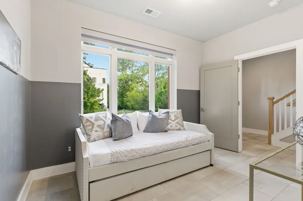 1000E W Trinity Lane Nashville TN 37218