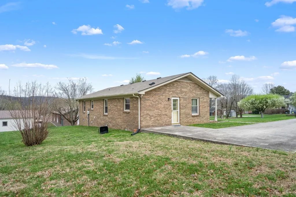 210 Lee Avenue Woodbury TN 37190