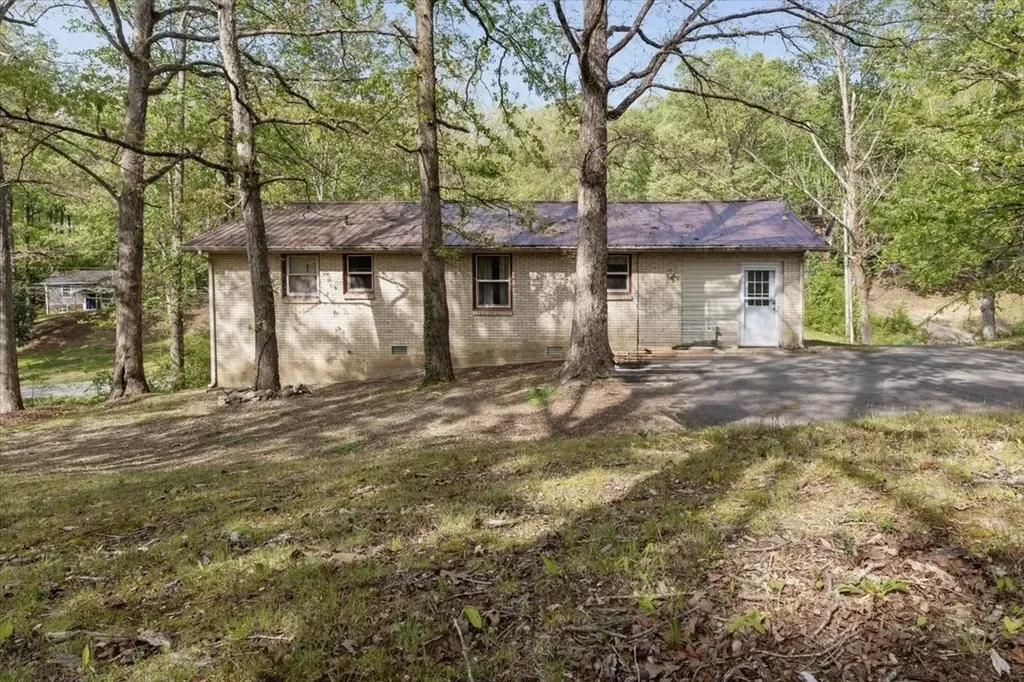 111 Bern Street Waverly TN 37185
