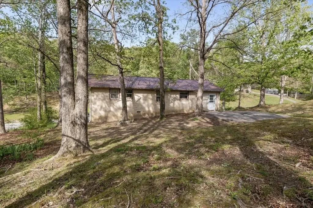 111 Bern Street Waverly TN 37185