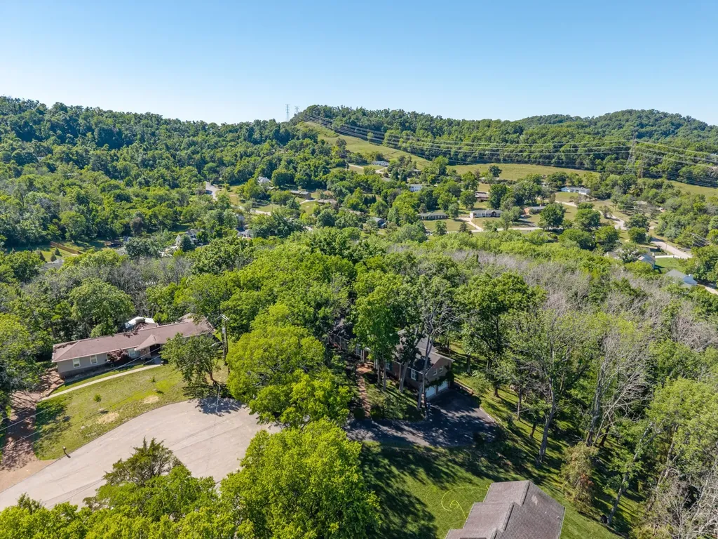 877 Hillhaven Court Nashville TN 37220