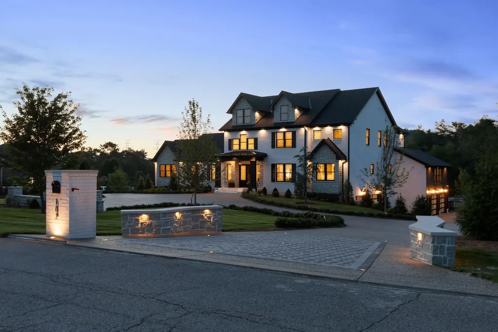 102 Steeplechase Lane Nashville TN 37221